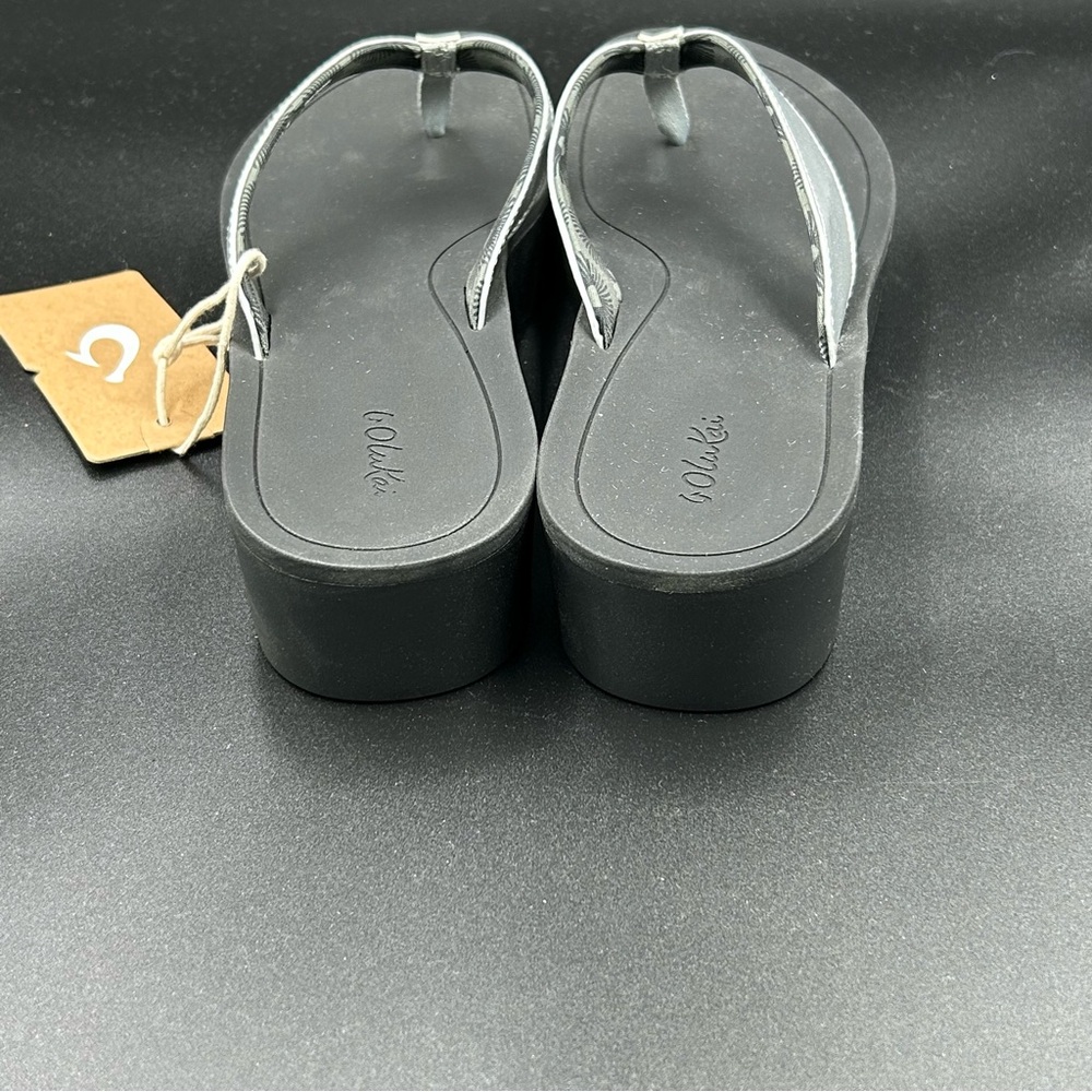 OluKai Women's Black and‎ Silver Sandals Brand New with Box Sz 11 - Picture 4 of 11